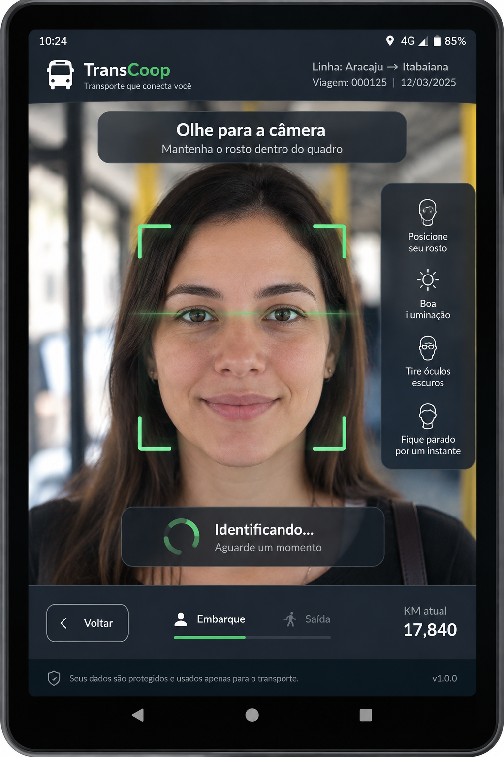 Conceito ilustrativo de um tablet orientando o enquadramento do rosto para reconhecimento